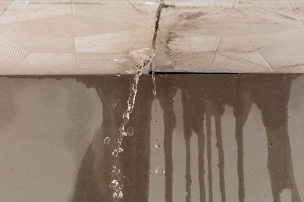 Professional Water Extraction technician working in Baldwin, NY